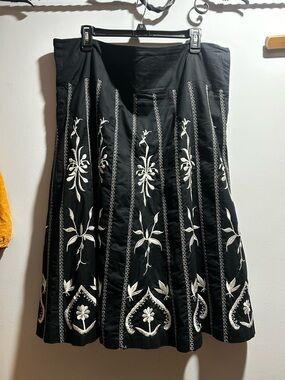 Dialogue Black Skirt with White Embroidered Detail